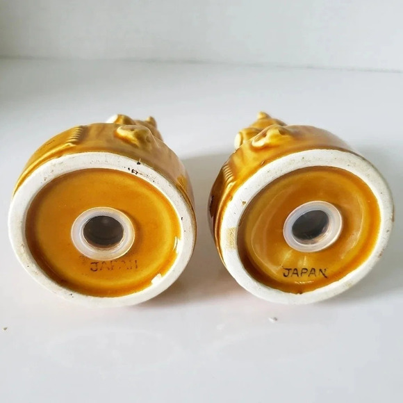 Vintage set of 2 Teddy Bear  Souvenir Salt/Pepper Shakers. - Picture 5 of 6